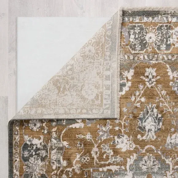 Traditional Rug with Distressed Pattern - Green