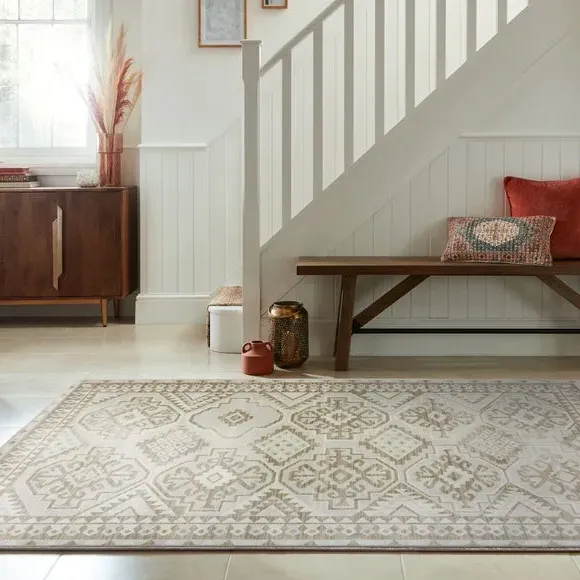 Traditional Rug with Geometric Pattern - Ivory image