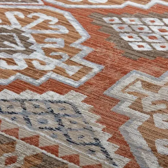 Traditional Rug with Geometric Pattern - Natural