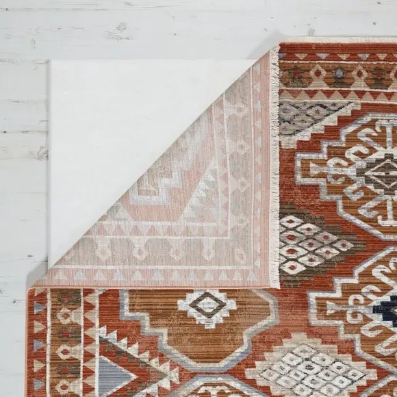 Traditional Rug with Geometric Pattern - Natural