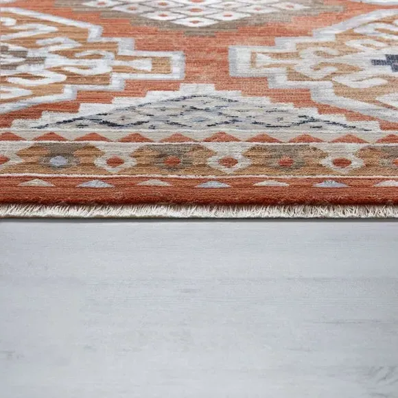 Traditional Rug with Geometric Pattern - Natural
