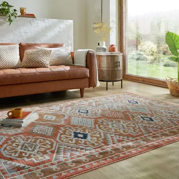 Traditional Rug with Geometric Pattern - Natural