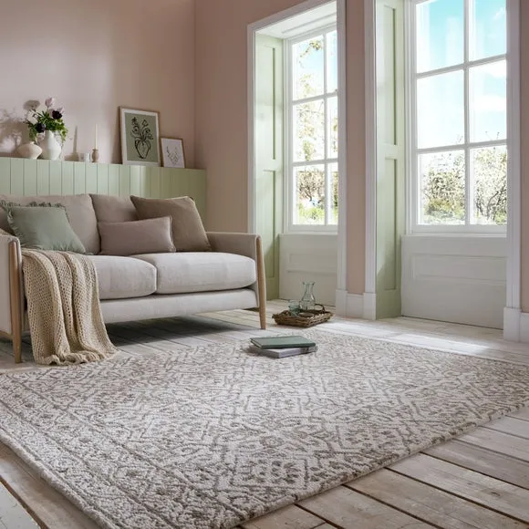 Traditional Rug with Vintage Design - White, Wool