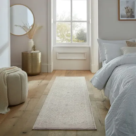 Traditional Runner Rug - Ivory, Polyester image