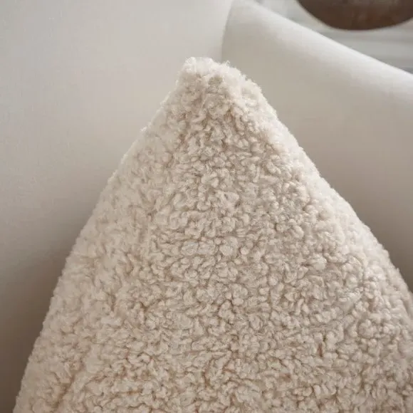 Triangle Cushion Boucle Texture - Cream, Polyester