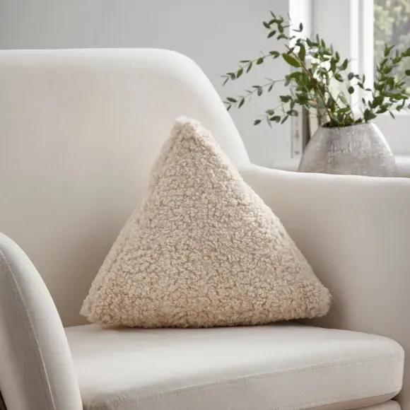 Triangle Cushion Boucle Texture - Cream, Polyester