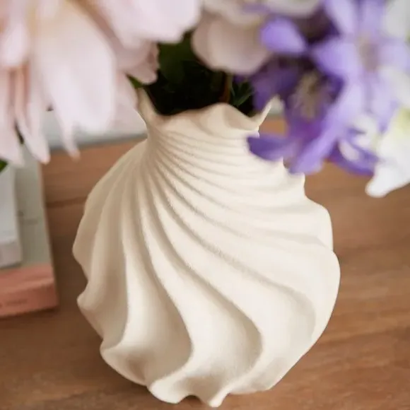 Twist Ceramic Vase - Cream