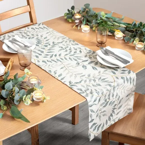 Table Runner with Heritage Design - Green, Polyester