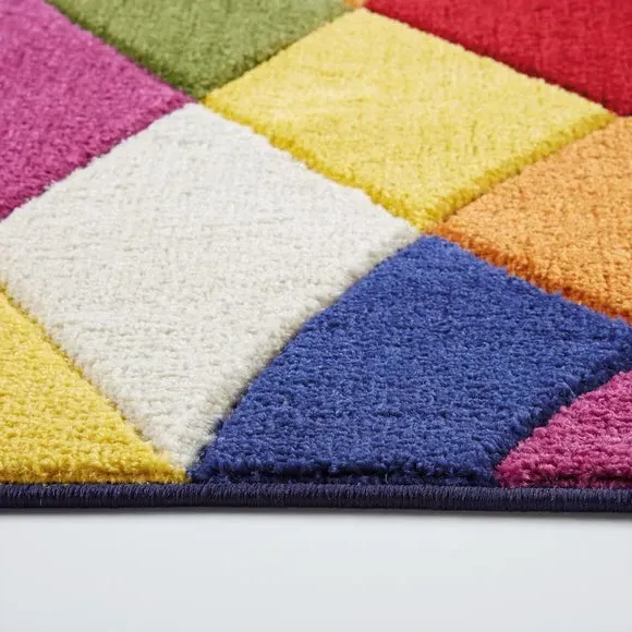 Geometric Rug with Diamond Pattern - Multicoloured