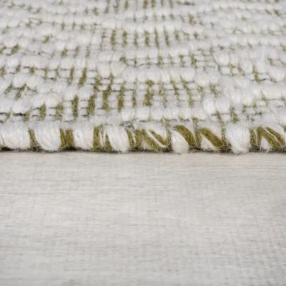 Global Design Rug with High-Low Pattern - Green