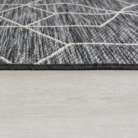Indoor Outdoor Rug Geometric - Black, Polypropylene