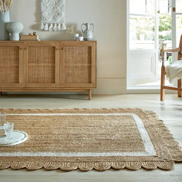Scalloped Edge Rug - White, Jute