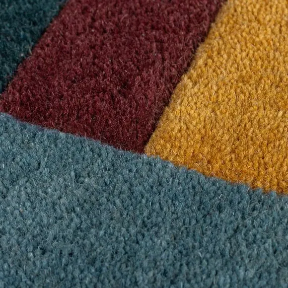 Shaped Wool Rug with Geometric Pattern - Multicoloured