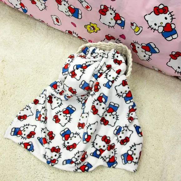 Fleece Blanket with Character Design - White