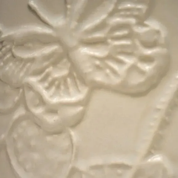 Meadow Plant Pot - Ivory, Stoneware