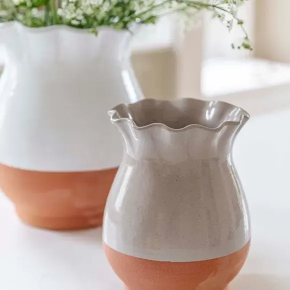 Scalloped Vase - Ivory, Terracotta