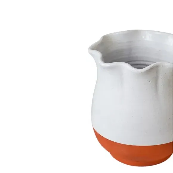 Scalloped Vase - Ivory, Terracotta