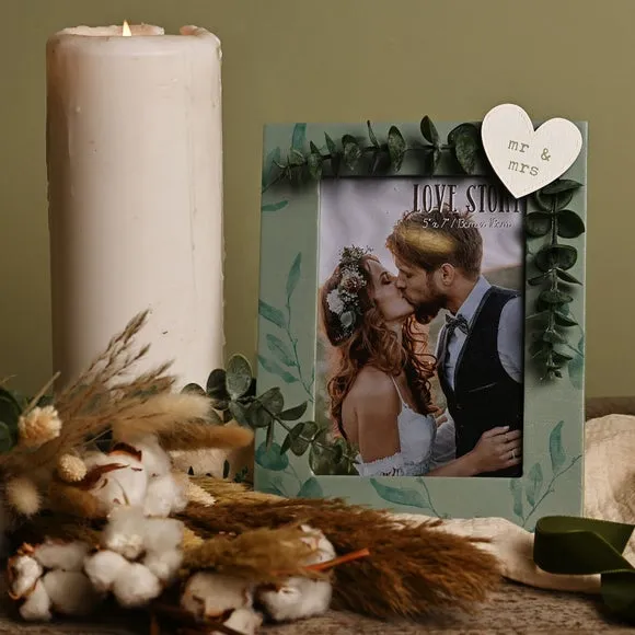 Portrait Photo Frame with Heart - Green, Wood image