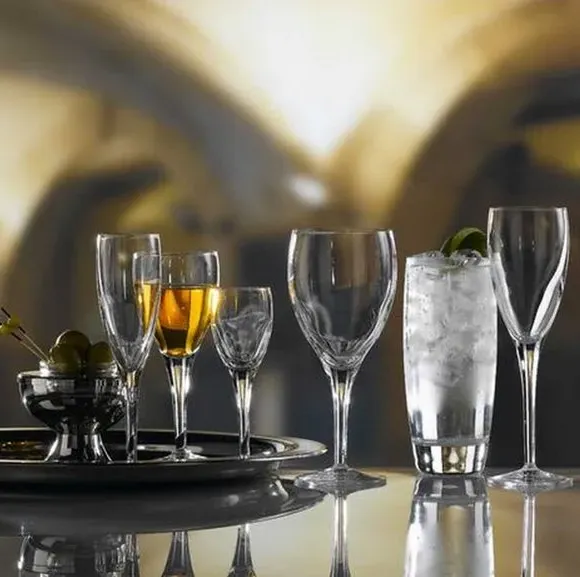 Set of 4 Wine Glasses - Clear, Glass
