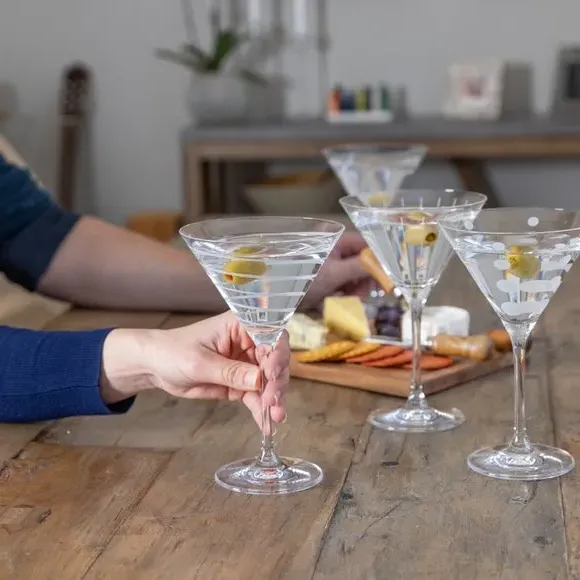 Set of 4 Martini Glasses with Etched Design - Clear