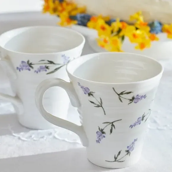 Set of 2 Mugs with Floral Design - White image