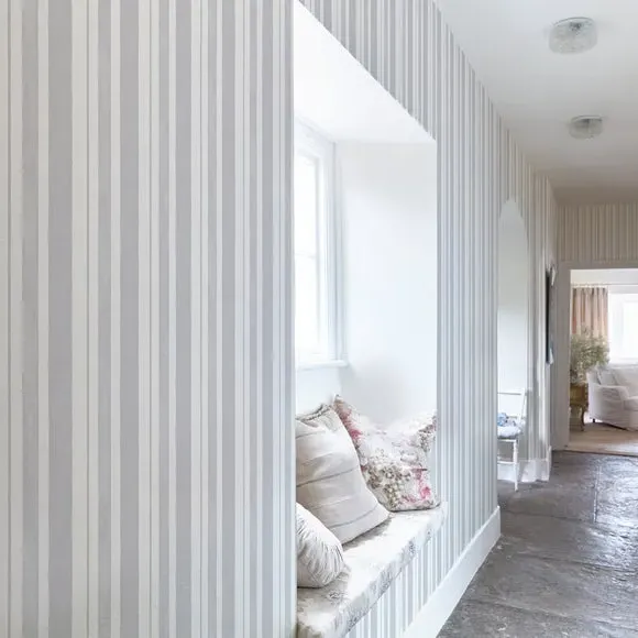 Striped Wallpaper with Watercolour Effect - Grey