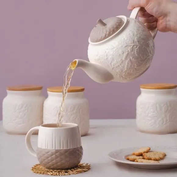6-Cup Teapot with Acorn Design - Cream, Stoneware