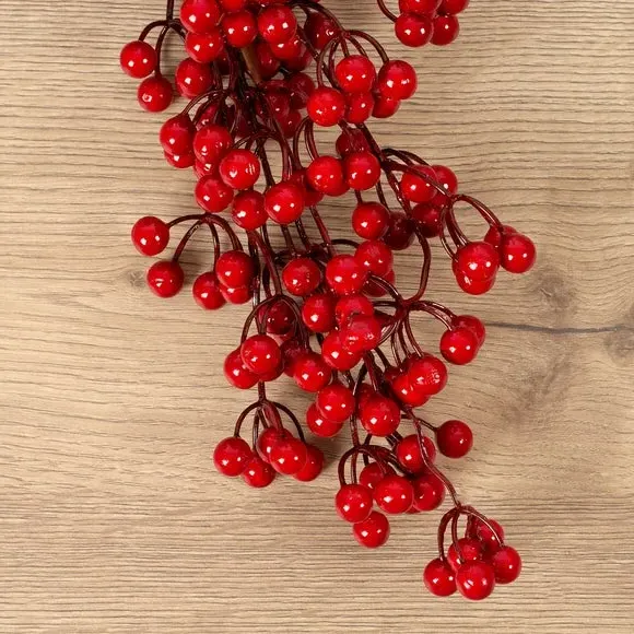 152cm Artificial Berry Garland - Green