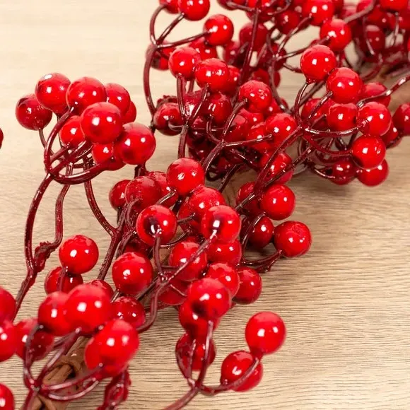 152cm Artificial Berry Garland - Green