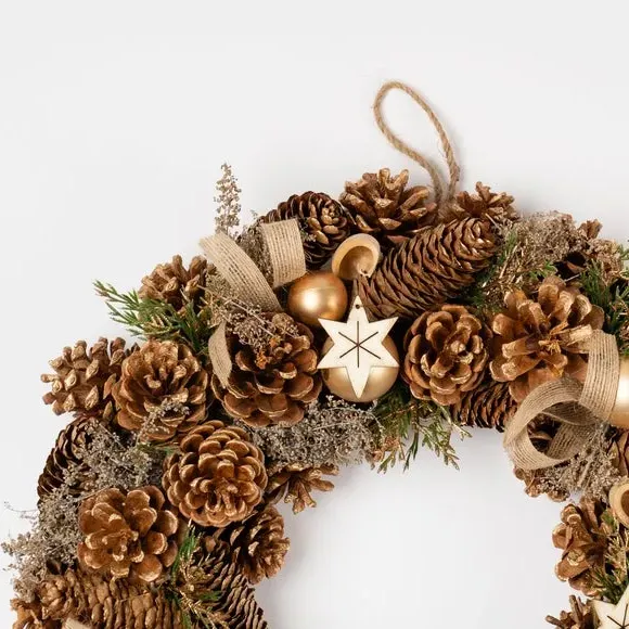 41cm Artificial Wreath with Stars & Ornaments - Gold