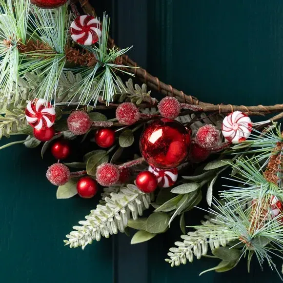 45cm Artificial Wreath with Candy Canes - Red