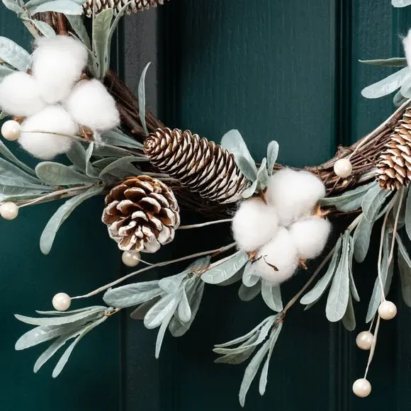 45cm Artificial Wreath with Cotton Balls - Green