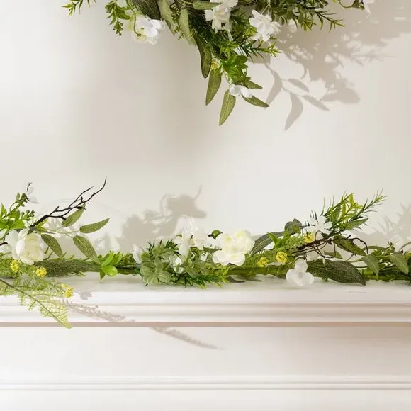 Artificial Daisy Garland - White, Floral image