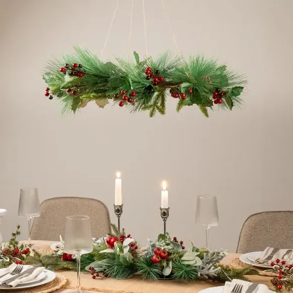 Hanging Berry Wreath - Green, Artificial image