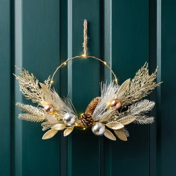 Light Up Wreath with Metallic Foliage - Gold image