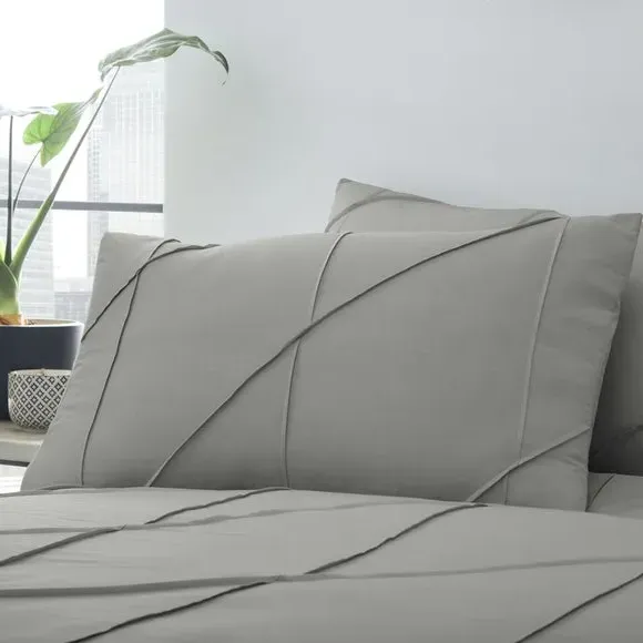 Duvet Cover Set with Pleated Detail - Grey
