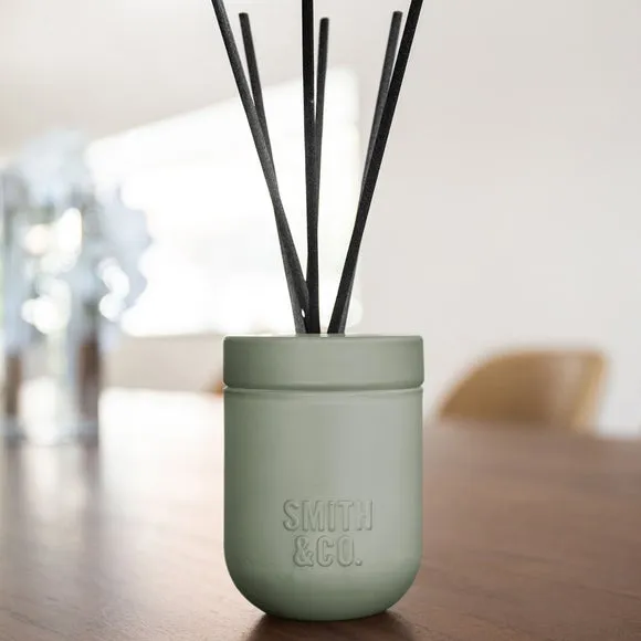 Reed Diffuser Amber & Freesia - Green Glass image
