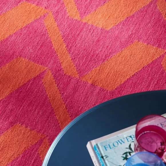 Zig Zag Wool Rug - Raspberry, Flatweave
