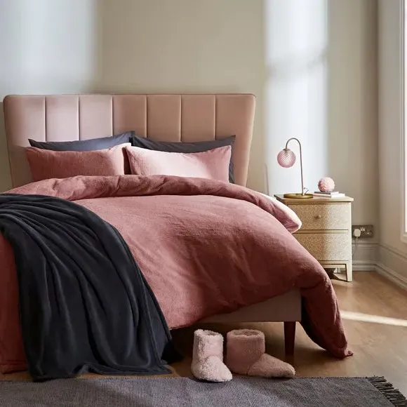 Duvet Cover and Pillowcase Set - Pink, Polyester