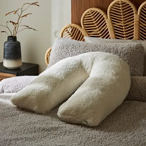 V-Shape Support Cushion - Cream, Teddy Fabric