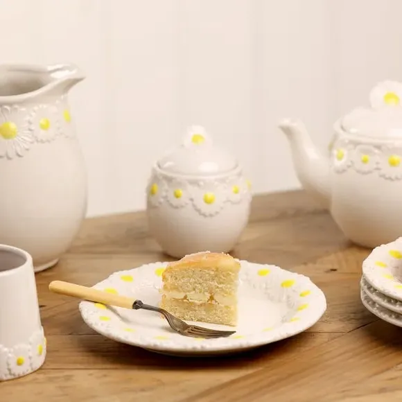 Set of 4 Dinner Plates with Daisy Design - White image
