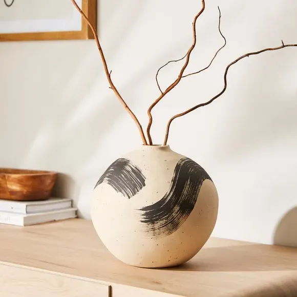Curved Vase with Brush Stroke - Cream, Ceramic image