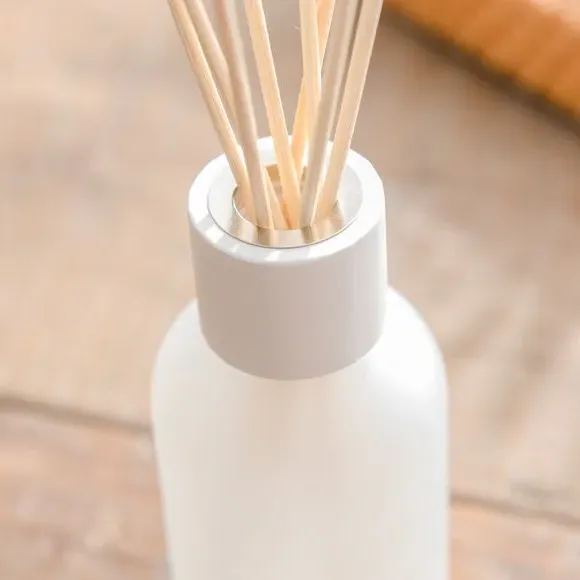 Reed Diffuser with Wooden Lid - White