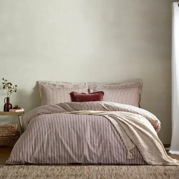 Reversible Duvet Cover Set - Beetroot, Cotton image
