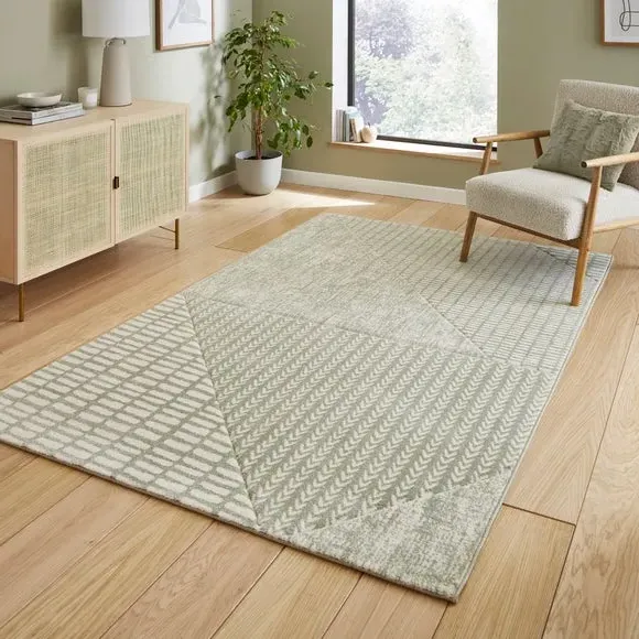 Hand-Carved Rug with Boho Pattern - Green