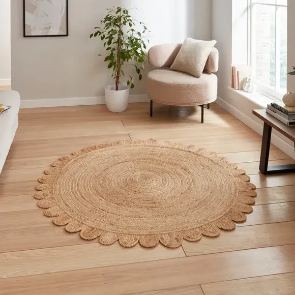 Round Jute Rug with Scalloped Edge - Natural