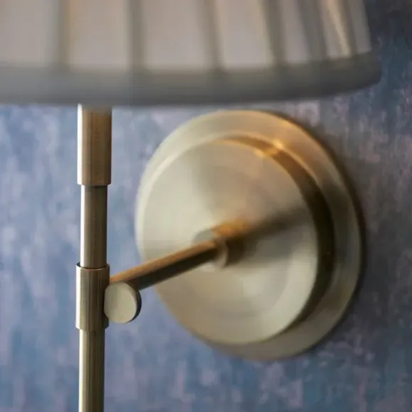 Traditional Wall Light - Brass