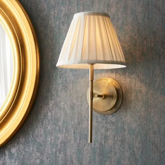 Traditional Wall Light - Brass image
