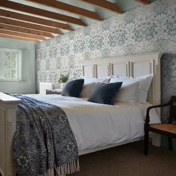 Floral Wallpaper with Matte Finish - Green