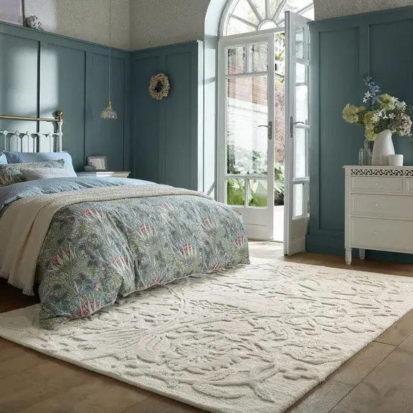 Lodden Wool Rug with High Low Pile - Ivory image